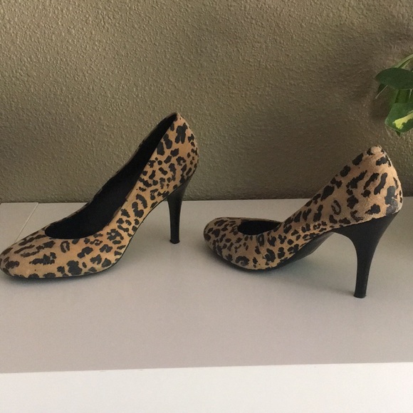 BCBG Paris Shoes - BCBG Paris Leopard Print pumps